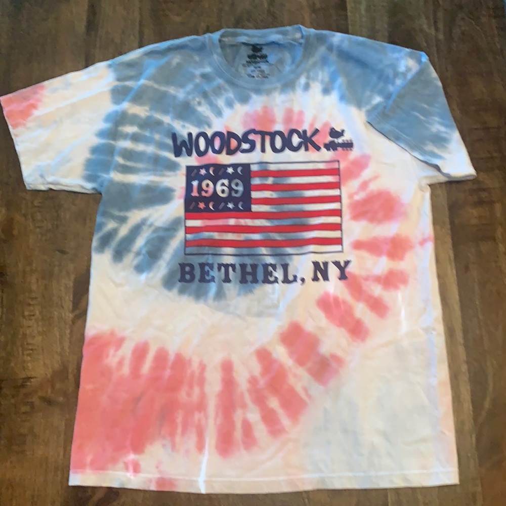 Men's Woodstock Flag Graphic Tee